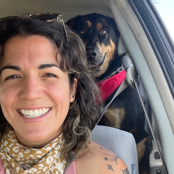 Meet your Posher, Alyssa - Picture 1 of 1